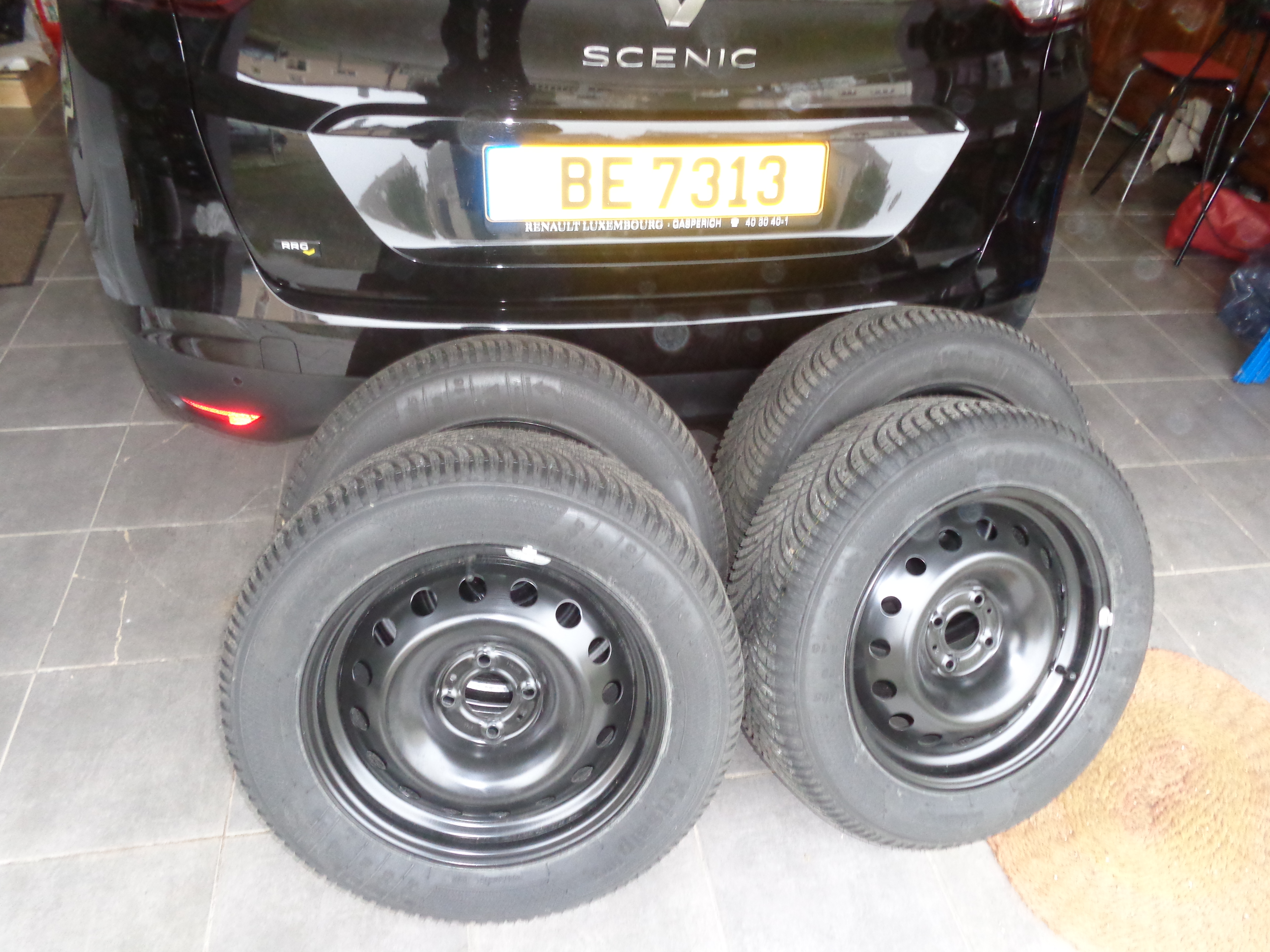 Vends 4 Roues Pneus Hiver pour Renault Captur – Roulées moins de 400 kms – Offert à 380 euros